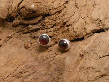 Earstudd Silver Garnet