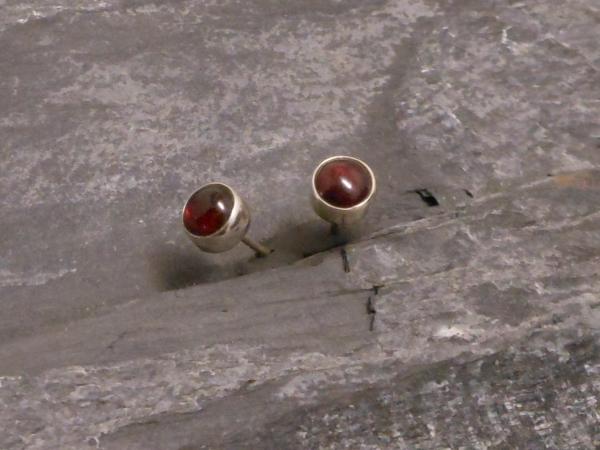 Earstudd Silver Garnet