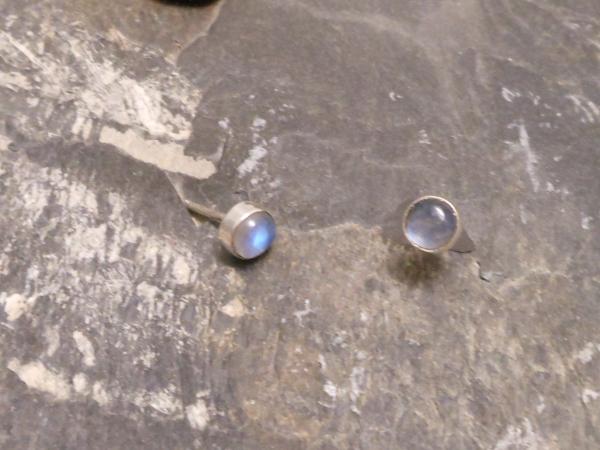 Earstudd Silver Moonstone