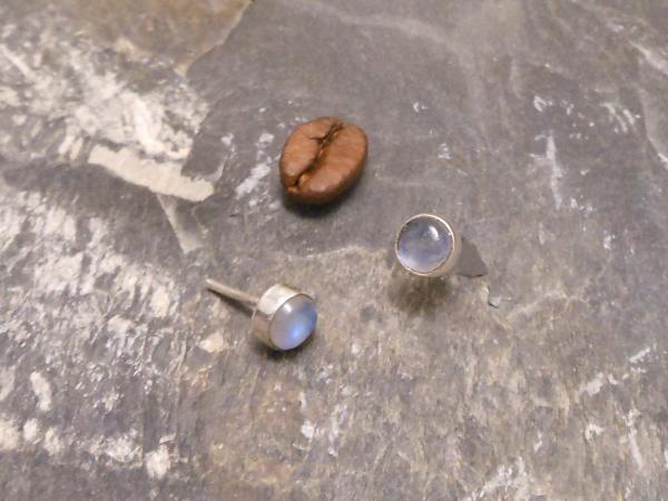 Earstudd Silver Moonstone