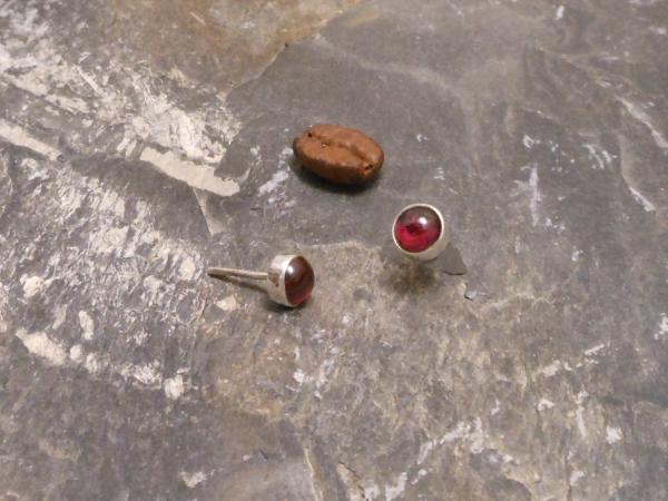 Earstudd Silver Garnet